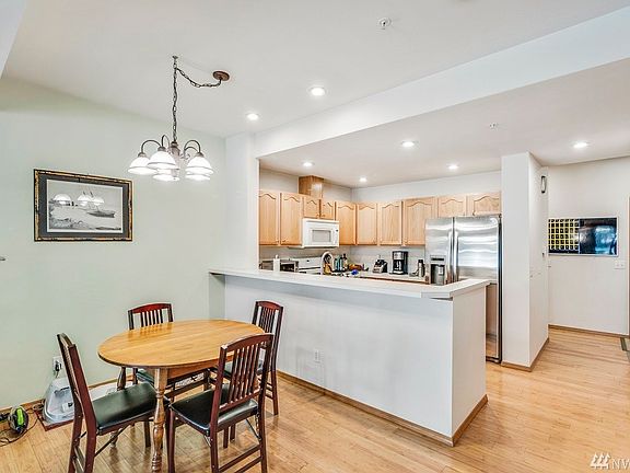 5th image of 418 17th St SE Unit 15C