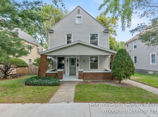 909 Crescent St NE, Grand Rapids, MI 49503