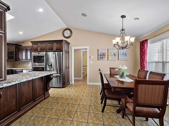 5th image of 2165 Mount Stewart Rd