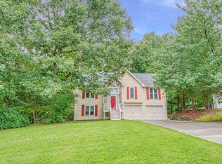 7110 Farm House Ln, Cumming, GA 30028