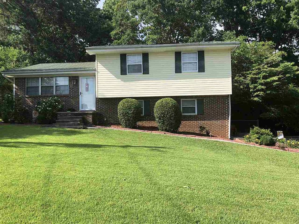 1st image of 813 Greenhills Dr SE