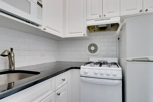 Rented by Halstead Real Estate | media 11