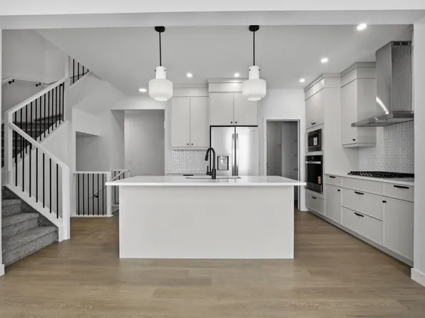 3924 Chrustawka Pl SW, Edmonton, AB T6W 5K6