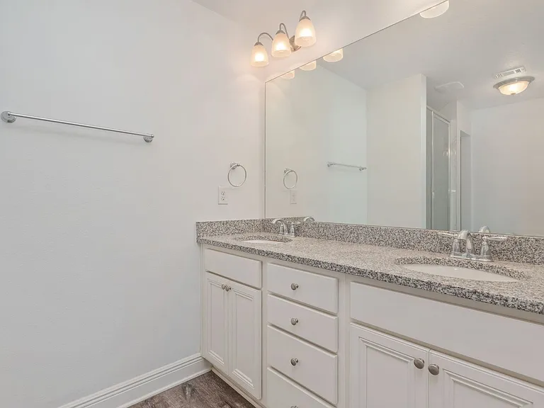 146 Crossing Lane F Santa — Photo 20