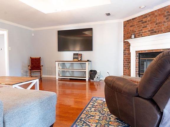 3rd image of 101 Cedarwood Dr