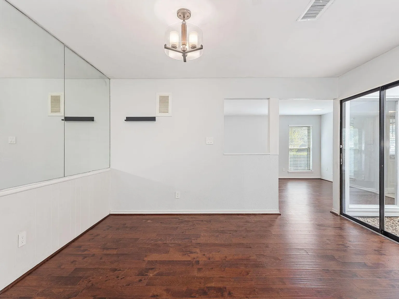 3 bed, 1579 sqft, $2,495 — Photo 4