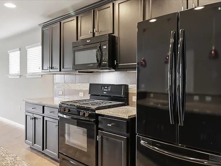 816 Hamilton Ln — Photo 15