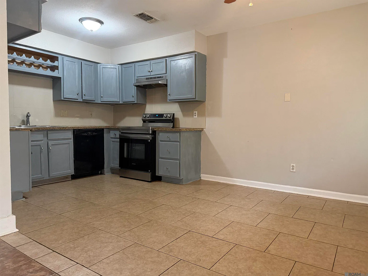 3 bed, 1200 sqft, $1,700 — Photo 4