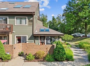 2708 Leona Ln, Coraopolis, PA 15108