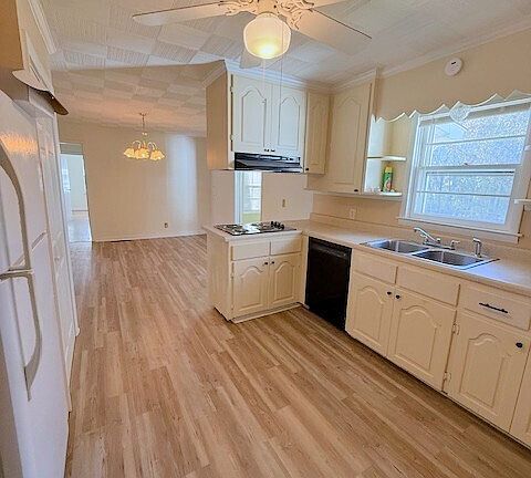 4th image of 100 W Greenwood Dr