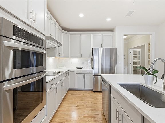 3rd image of 401 Emery Ln #304