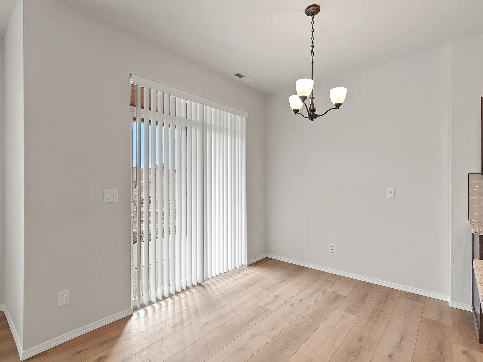 3 bed, 2.5 bath, 1440 sqft, $4,500 — Photo 3