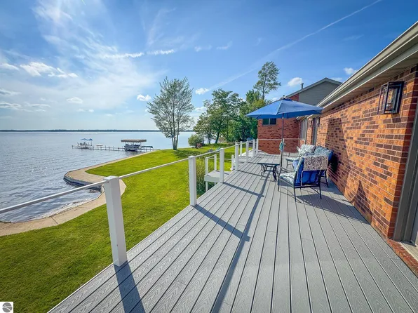 815 E Lake Mitchell Dr, Cadillac, MI 49601