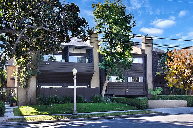 1st image of 11516 Moorpark St APT 2