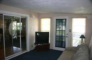 3rd image of 5647 Rogers Ave