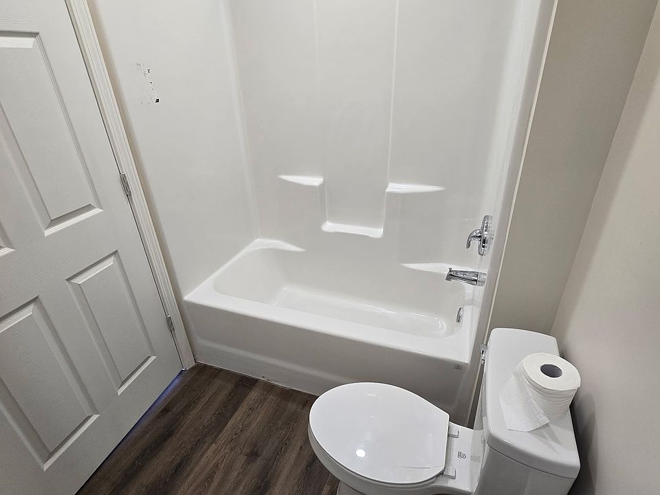 1st image of 720 W 12th St #106