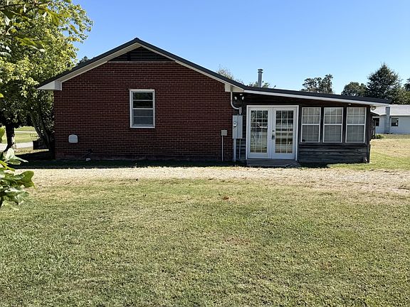 4th image of 494 Carman Ave