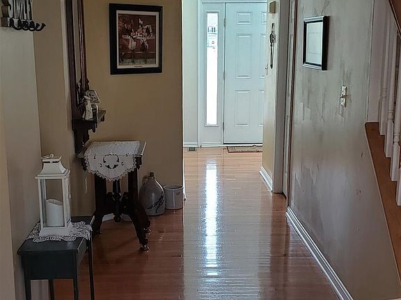 4th image of 61 Jessica Lyn Dr