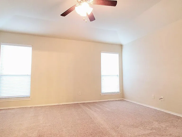 818 Hazels Way — Photo 8