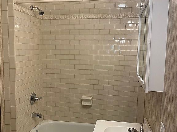3rd image of 303 Oak St