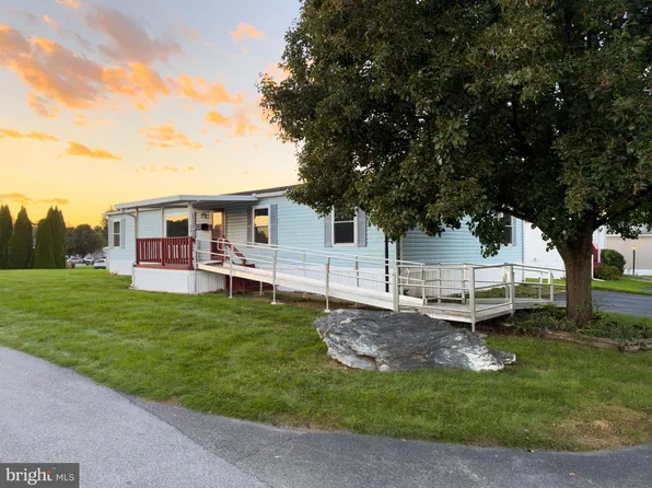 201 Silver Wind Ct N, Lancaster, PA 17603