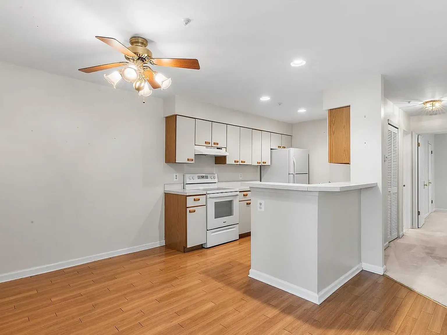 2 bed, 1039 sqft, $2,400 — Photo 3