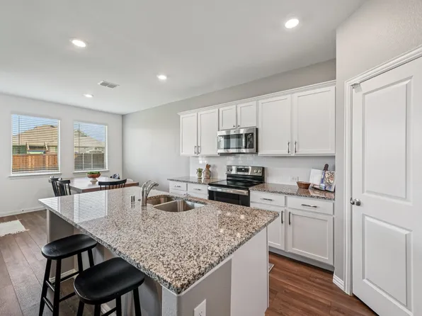 11600 Silver Queen Dr, Aubrey, TX 76227