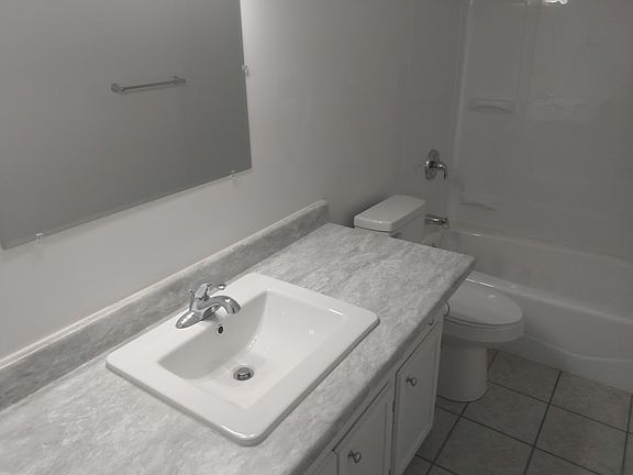 5th image of 1990 Lansing Dr