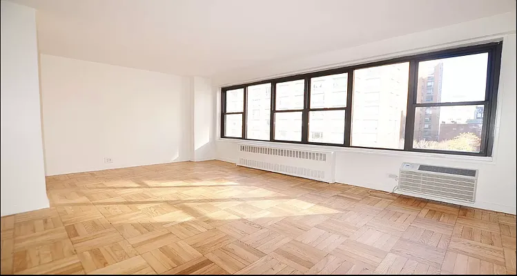 Rented by Manhattan Realty Group | media 29