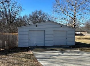 412 NW Donovan Rd, Lees Summit, MO 64063