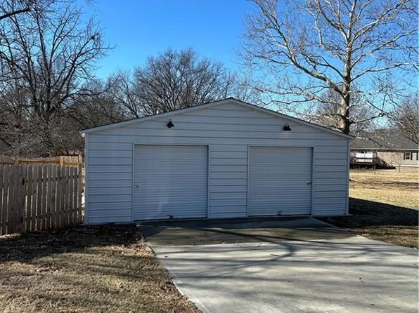 412 NW Donovan Rd, Lees Summit, MO 64063