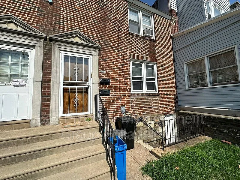 1 bed, 1.0 bath, 737 sqft, $995 — Photo 2