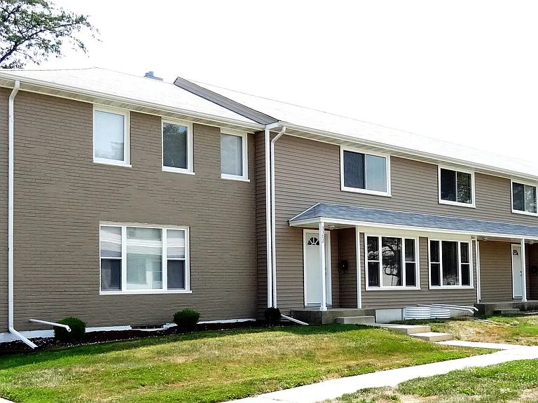 Oakwood Townhomes — Photo 17