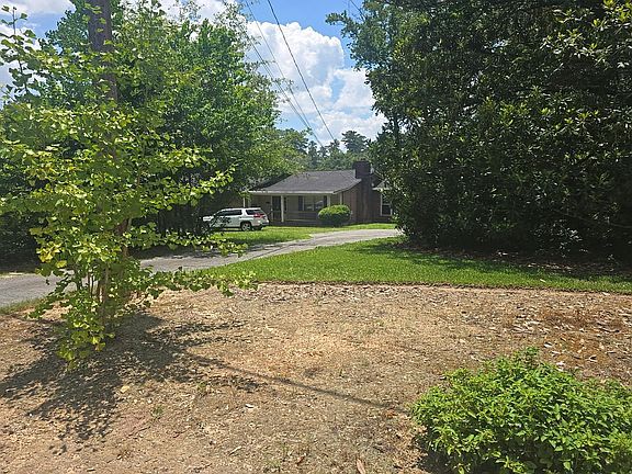 2nd image of 2926 Victoria Cir