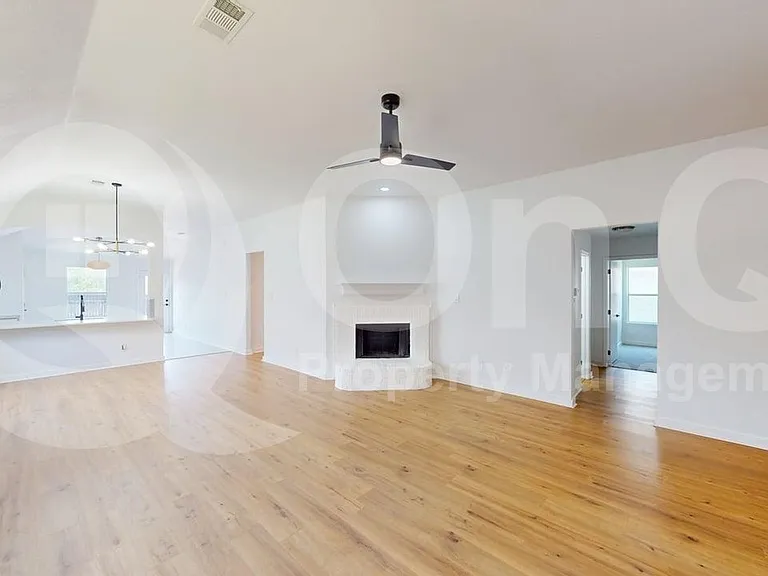 1028 Aviary — Photo 8