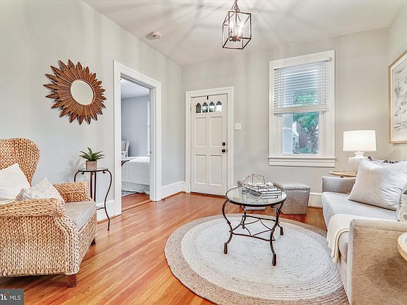 5th image of 302 E Del Ray Ave