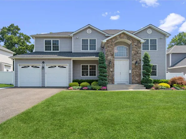 14 Rachel Avenue, Commack, NY 11725