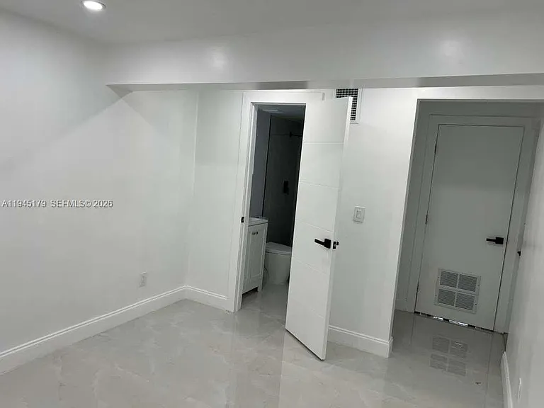 2850 NW 7th St — Photo 17