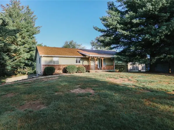 30 Hickory St, Nashville, IL 62263