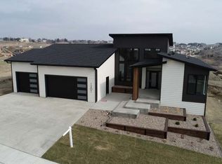 1201 Round Top Rd, Bismarck, ND 58503