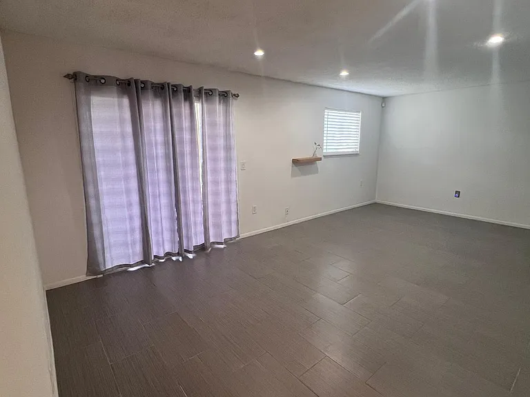 960 Lake Destiny Rd — Photo 3