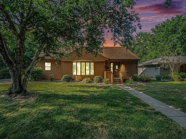 405 W Bishop St, Luverne, MN 56156