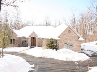 8524 Royal Woods Dr, Clarkston, MI 48348