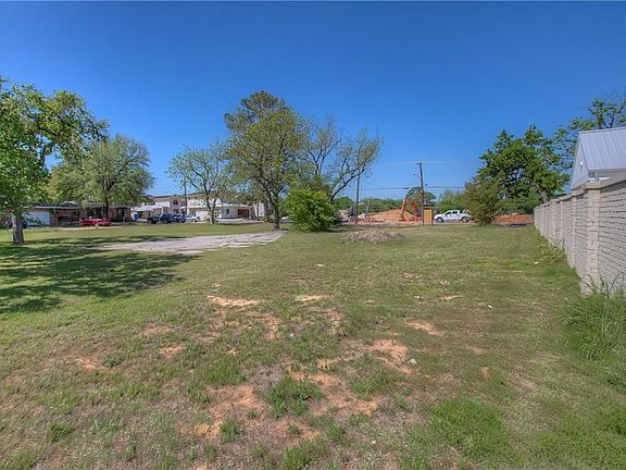 4th image of 241 Nursery Ln
