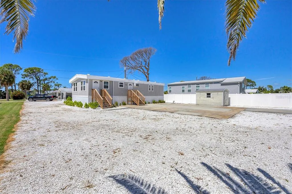 3 bed, 2.0 bath, 900 sqft, $3,300 — Photo 4
