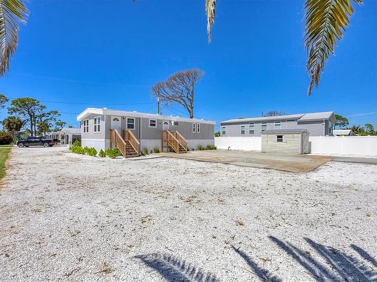 3280 Holly Ave — Photo 4