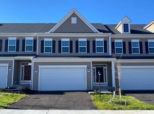 141 Sweetwater Dr, Coraopolis, PA 15108