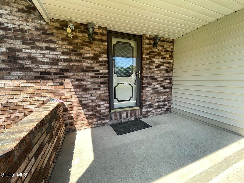5th image of 2 Brookside Court