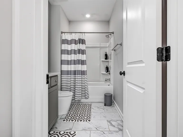 4040 Olivia Rd — Photo 33