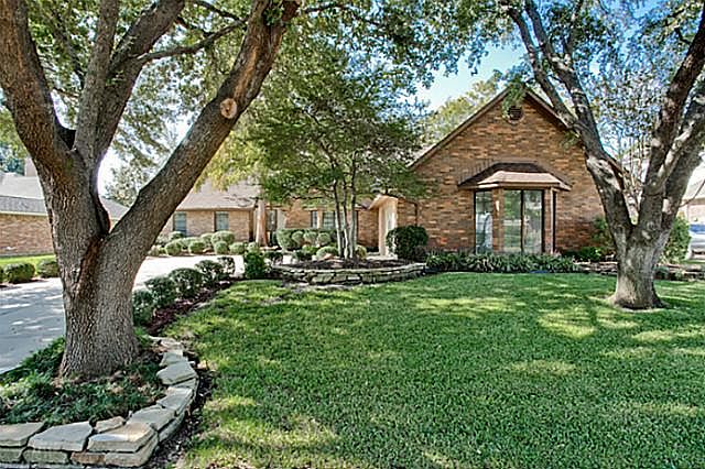 1st image of 2710 Oak Point Dr